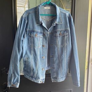 OVERSIZED JEAN JACKET